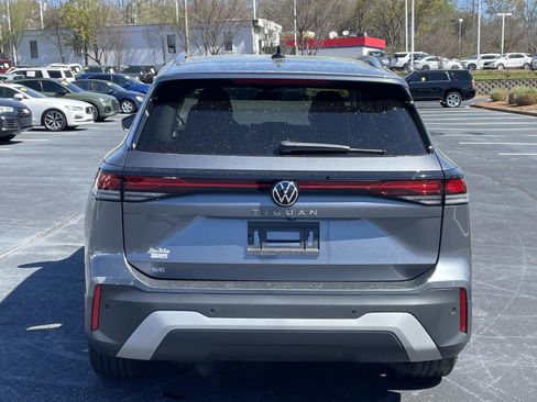 Certified 2025 Volkswagen Tiguan SE image 6