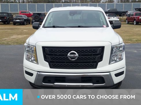 Used 2023 Nissan Titan SV image 3