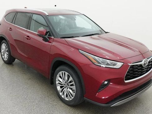New 2026 Toyota Highlander Platinum AWD/4WD image 13