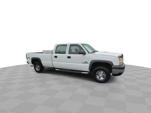 Used 2006 Chevrolet Silverado 2500 LS w/ Skid Plate Package image 2