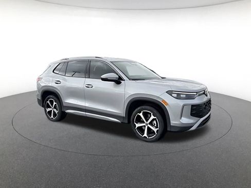 New 2026 Volkswagen Tiguan SE image 1