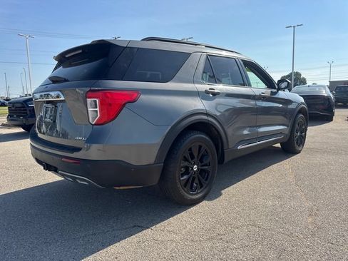 Used 2022 Ford Explorer XLT w/ Equipment Group 202A AWD/4WD image 8
