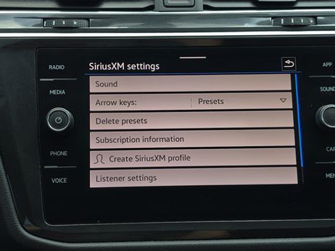 Used 2021 Volkswagen Tiguan SE w/ Panoramic Sunroof Package AWD/4WD image 34