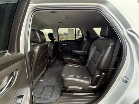 Used 2021 Chevrolet Traverse LT image 14