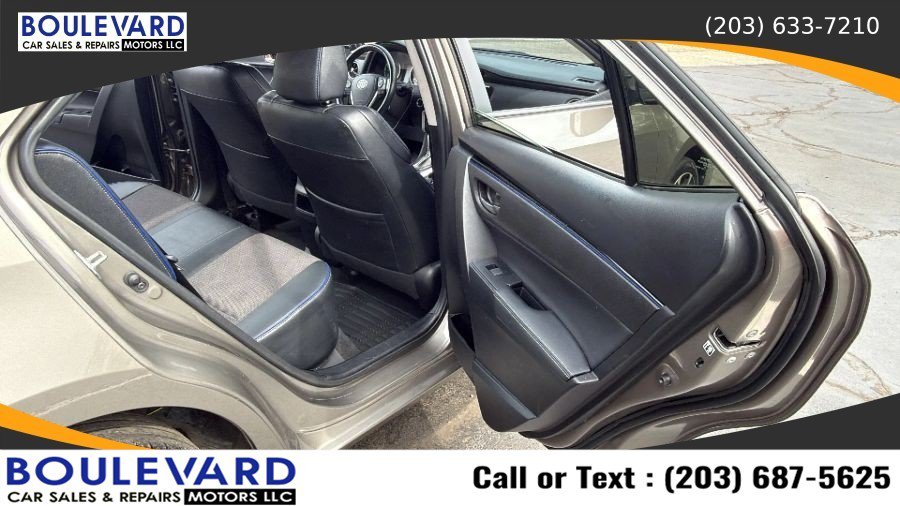 Used 2018 Toyota Corolla SE w/ SE Premium Package FWD image 29
