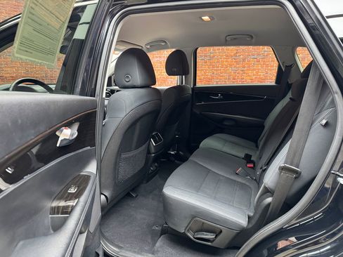 Used 2019 Kia Sorento FWD w/ Option Group 020 image 18