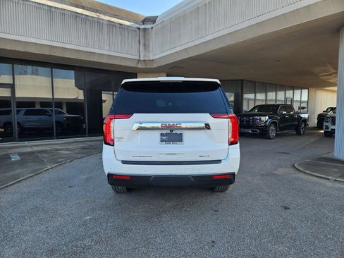 Used 2022 GMC Yukon XL SLT w/ SLT Premium Package image 5