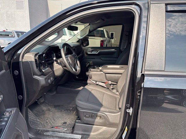 Used 2025 Chevrolet Silverado 1500 RST AWD/4WD image 16
