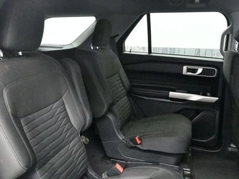 Used 2021 Ford Explorer XLT AWD/4WD image 14