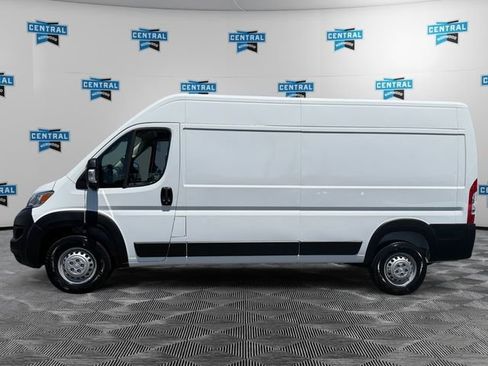 Used 2025 RAM ProMaster 2500 w/ Convenience Group FWD image 2