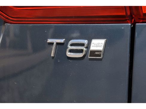 Used 2025 Volvo XC60 T8 Plus w/ Protection Package Premier image 24