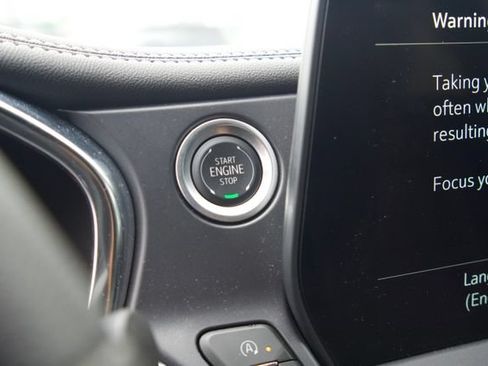 Used 2025 Chevrolet Blazer LT FWD image 23