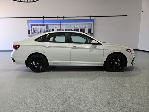 New 2026 Volkswagen Jetta SE FWD image 10