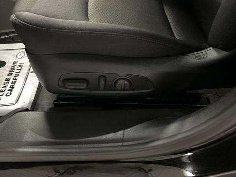 Used 2025 Chevrolet Malibu RS FWD image 12