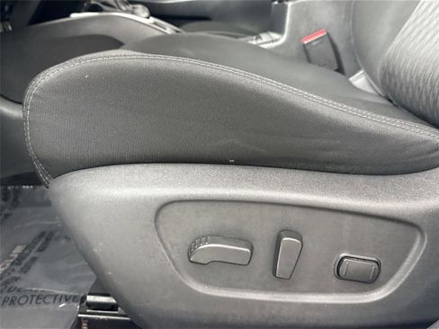 Used 2017 Nissan Rogue SV image 26