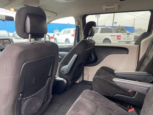 Used 2014 Dodge Grand Caravan SXT image 14