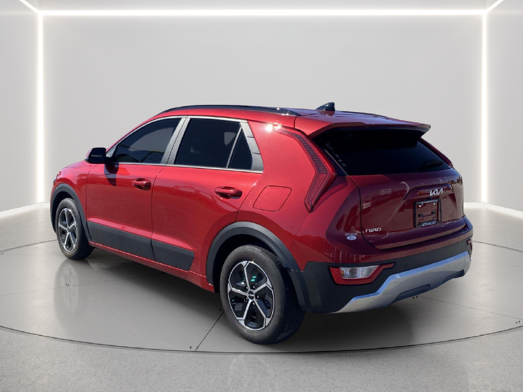 Used 2025 Kia Niro EX FWD image 3