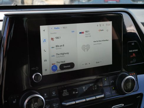 Certified 2025 Toyota Highlander XLE image 22