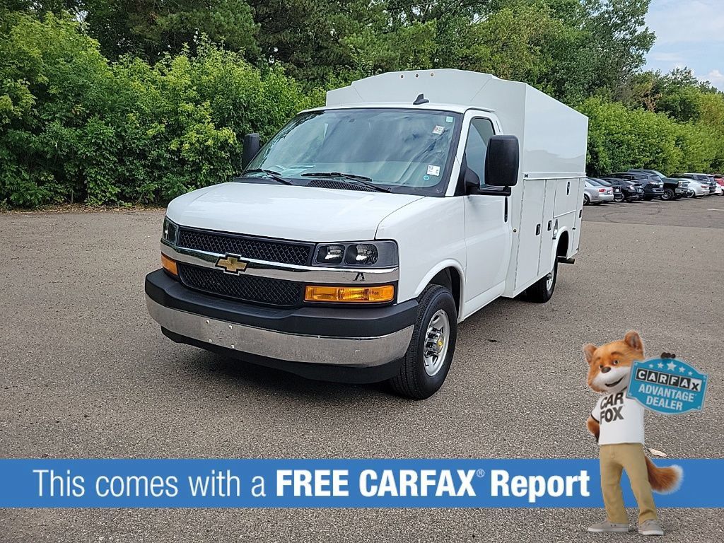 Used 2024 Chevrolet Express 3500 w/ Power Convenience Package RWD image 2
