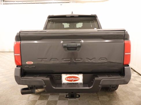 Used 2025 Toyota Tacoma SR5 AWD/4WD image 5