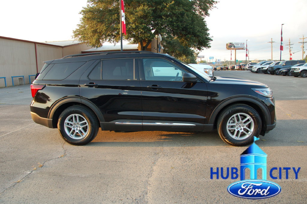 Used 2025 Ford Explorer Active RWD image 6