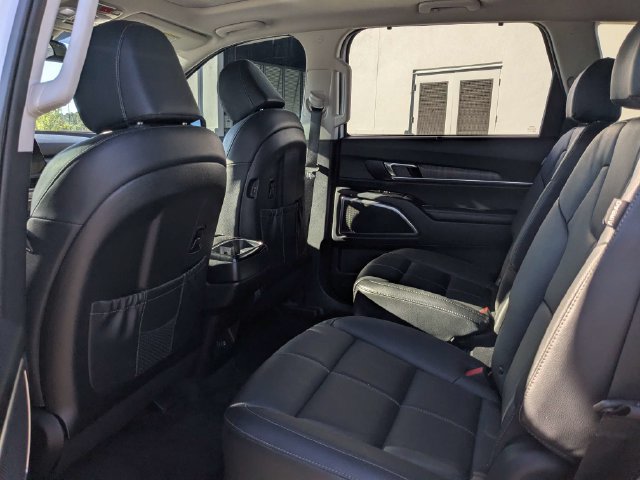 Certified 2025 Kia Telluride EX w/ EX Captain's Chair Package FWD image 14