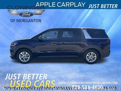 Used 2023 Kia Carnival LX image 4