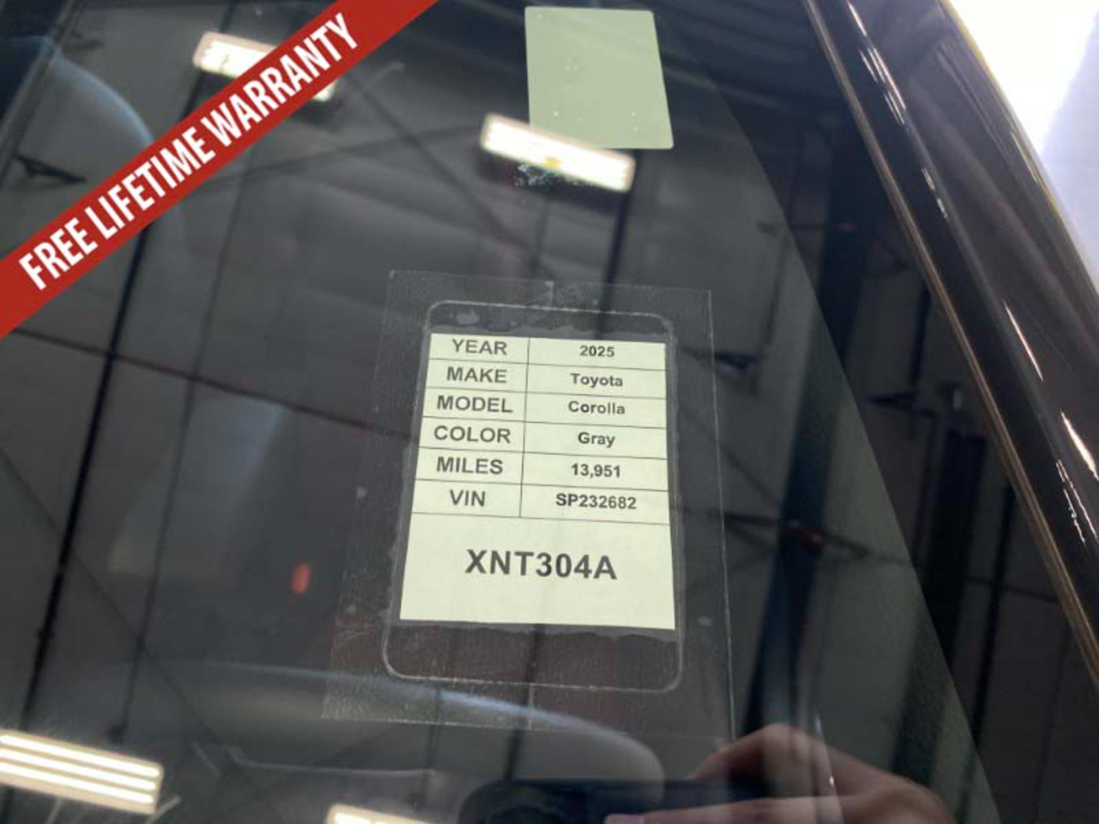 Used 2025 Toyota Corolla SE FWD image 40