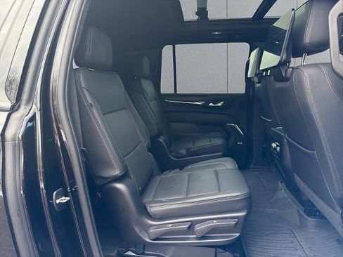 Used 2024 GMC Yukon XL Denali w/ Advanced Technology Package image 18