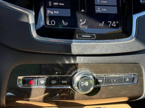 Used 2018 Volvo XC90 T6 Momentum w/ Convenience Package AWD/4WD image 19