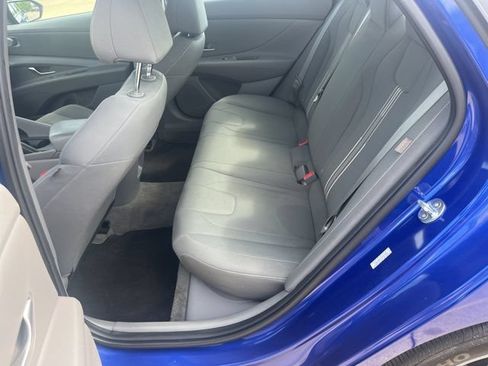 Used 2024 Hyundai Elantra SEL FWD image 12