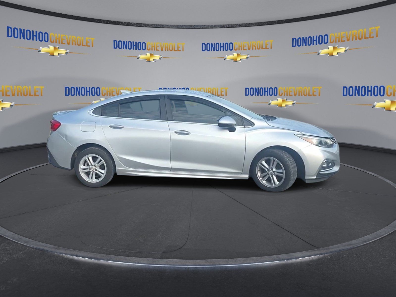 Used 2018 Chevrolet Cruze LT w/ Convenience Package FWD image 12
