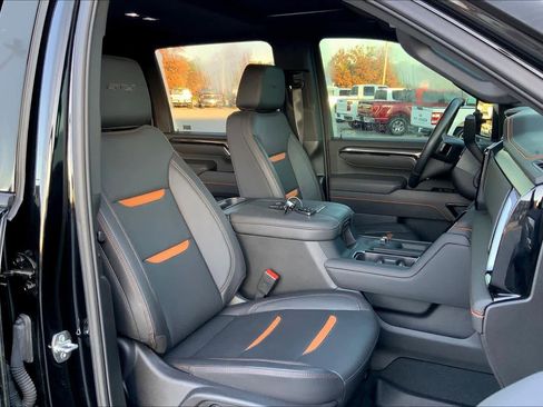 Used 2025 GMC Sierra 2500 AT4 w/ AT4 Premium Plus Package image 8