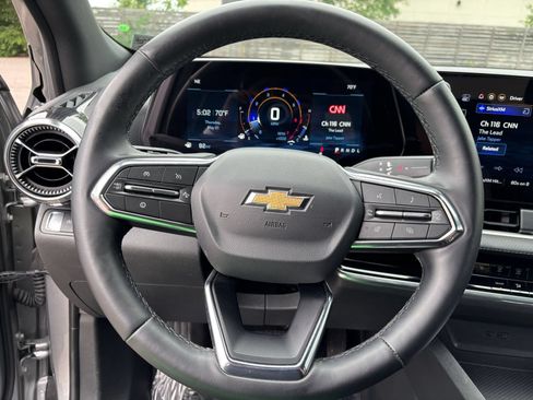 Used 2025 Chevrolet Equinox LT FWD image 24
