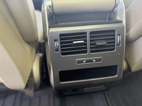 Used 2017 Land Rover Range Rover Sport SE image 16