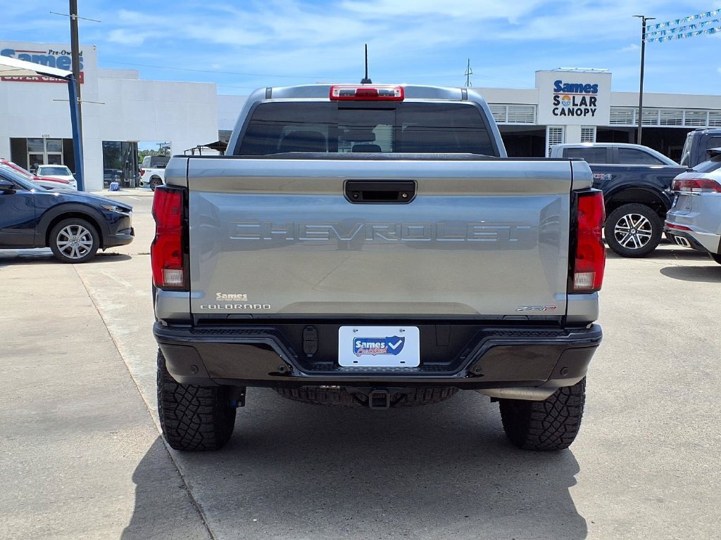 Used 2025 Chevrolet Colorado ZR2 w/ Technology Package AWD/4WD image 7
