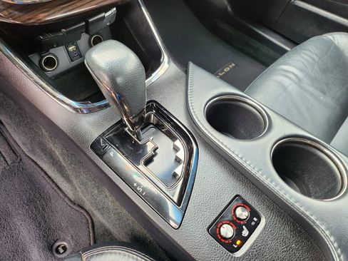 Used 2013 Toyota Avalon XLE image 24