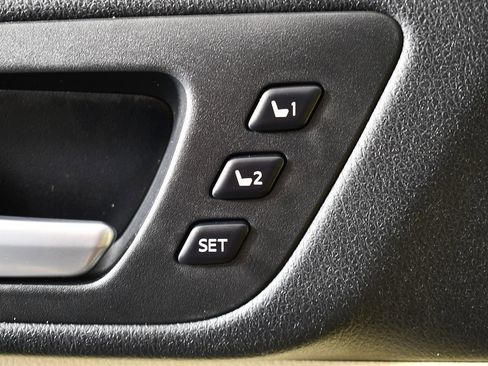 Used 2017 Toyota Highlander Limited image 19