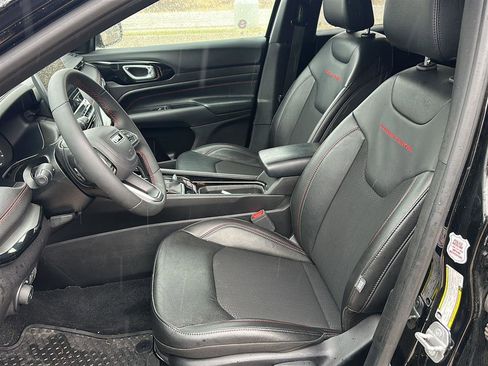 Used 2025 Jeep Compass Trailhawk image 12