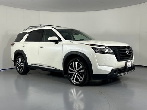 Used 2024 Nissan Pathfinder Platinum AWD/4WD image 1