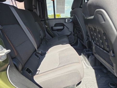 Used 2023 Jeep Gladiator Mojave image 13