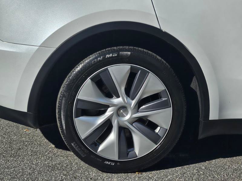 Used 2023 Tesla Model Y AWD image 16