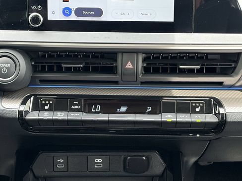 Certified 2026 Toyota Prius XLE FWD image 28