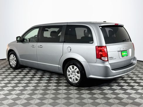 Used 2018 Dodge Grand Caravan SE w/ UConnect Hands-Free Group FWD image 6
