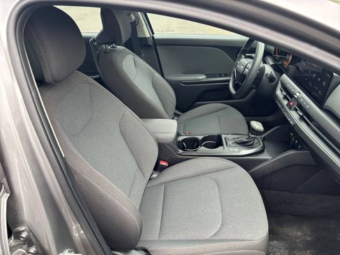 Used 2025 Kia K4 FWD image 31