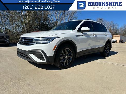 Used 2022 Volkswagen Tiguan SE image 1