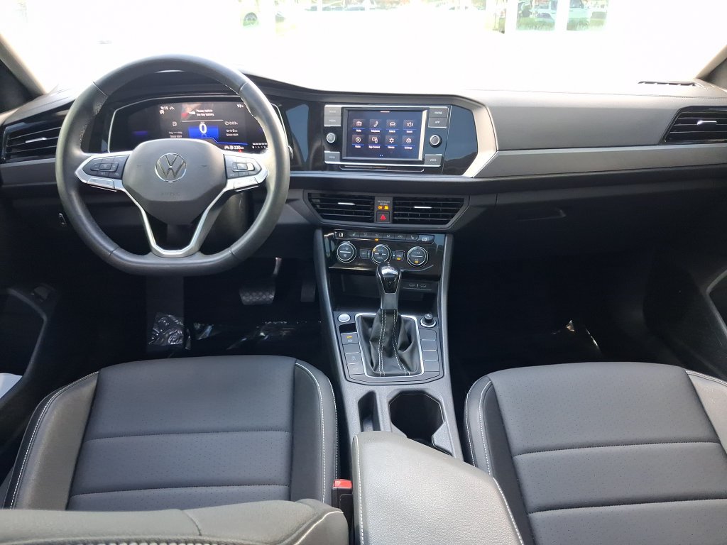 Certified 2024 Volkswagen Jetta SE w/ Panoramic Sunroof Package FWD image 16