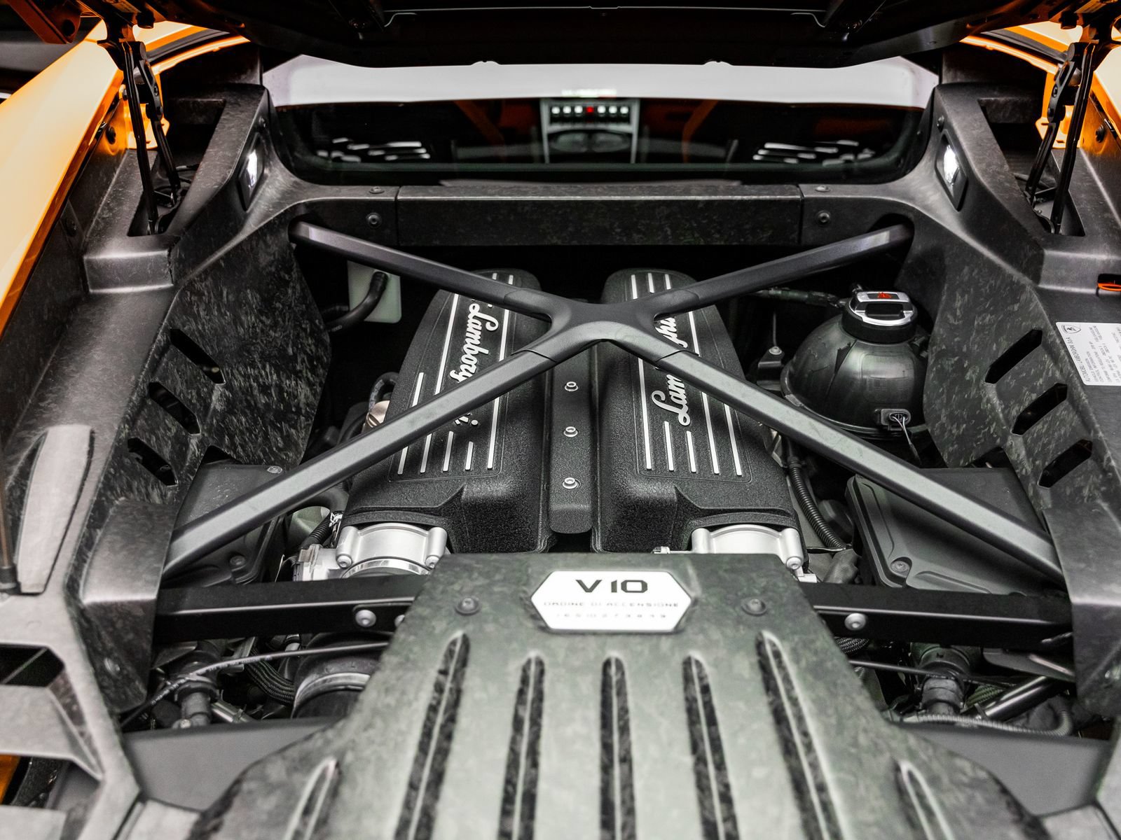 Used 2018 Lamborghini Huracan LP 580-2 RWD image 2