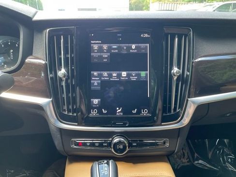 Used 2018 Volvo S90 T5 Momentum w/ Protection Package Premier FWD image 19