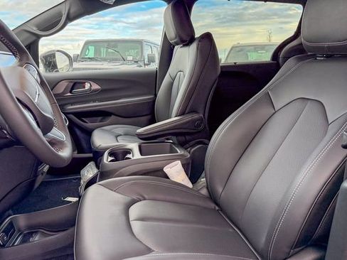New 2026 Chrysler Voyager LX image 12